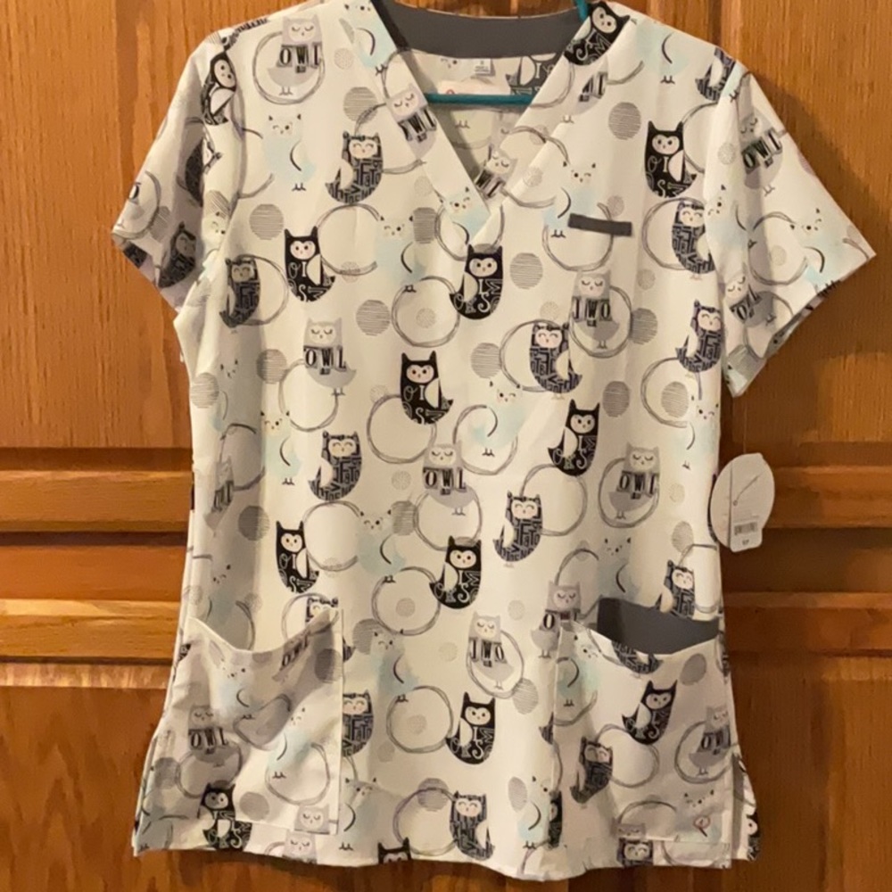 NWT owl  print scrub top by white cross size small